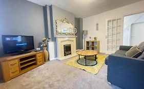 Wells Road Contractors & Leisure Apartment By Leecroft Stays
